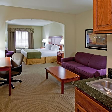 Holiday Inn Express Hotel And Suites Ada, An Ihg Hotel Room photo