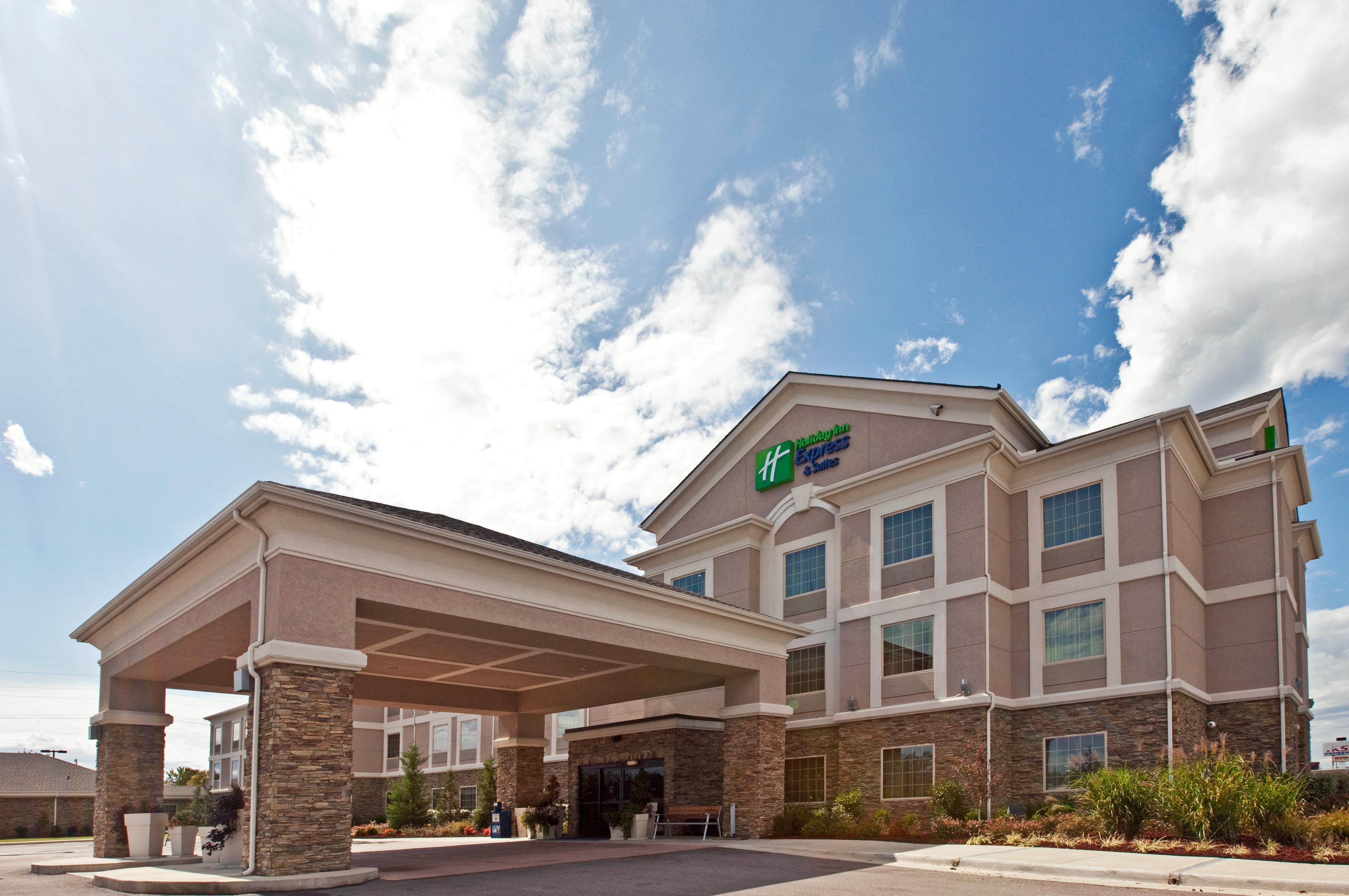 Holiday Inn Express Hotel And Suites Ada, An Ihg Hotel Exterior photo